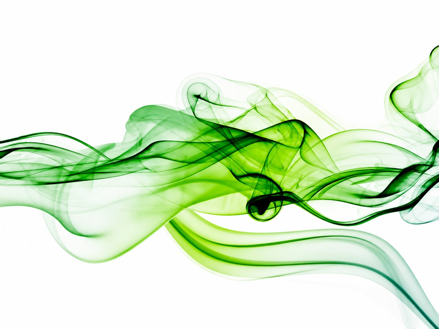 Volutes de fumée verte sur fond blanc